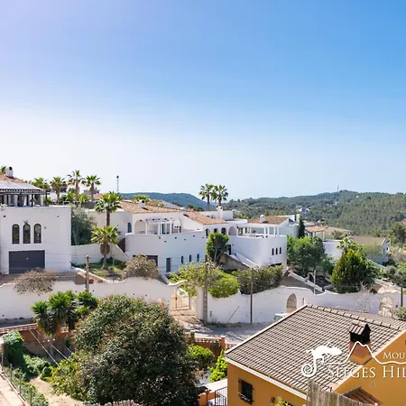 Designer Elodie With Private Pool And Space Villa