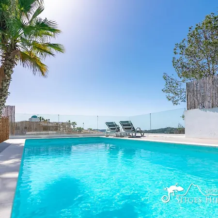 Designer Elodie With Private Pool And Space Villa *