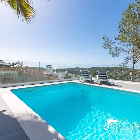 Designer Elodie With Private Pool And Space Villa