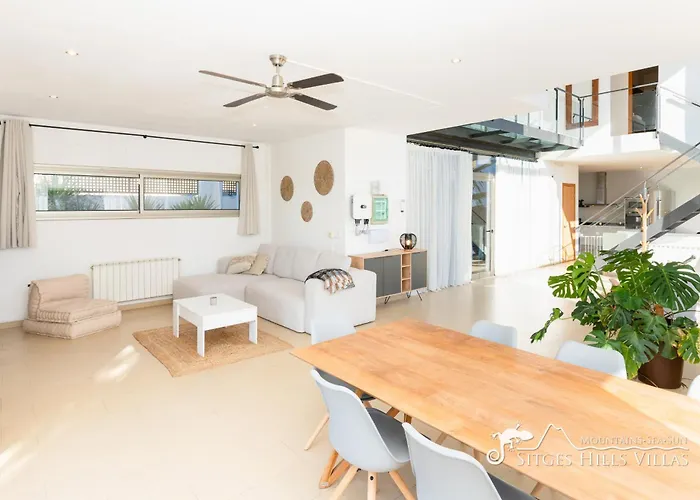 Designer Elodie With Private Pool And Space